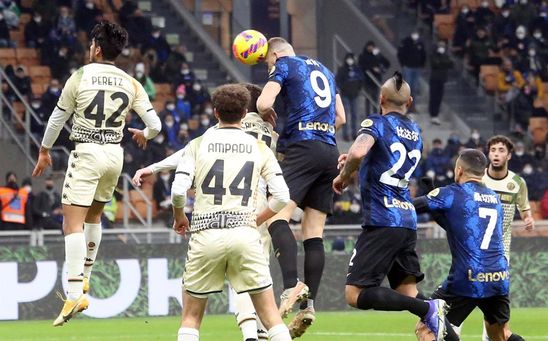 Dzeko blinda el liderato del Inter en el minuto 90