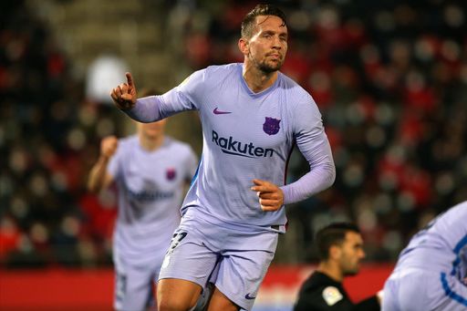"Podría ser valioso en el Barça pero sigo teniendo contrato con el Sevilla".