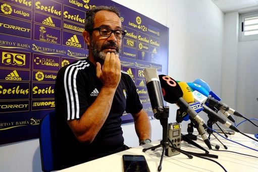 Álvaro Cervera dejó un buen recuerdo en la afición del Cádiz CF a pesar de su destitución
