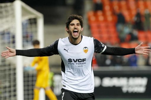 Gonçalo Guedes, celebrando un gol con el Valencia CF. 