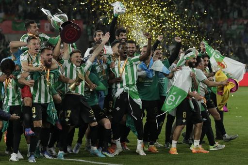 ?De padres a hijos, de abuelos a nietos, una pasión llamada Betis? ?De padres a hijos, de abuelos a nietos, una pasión llamada Betis?