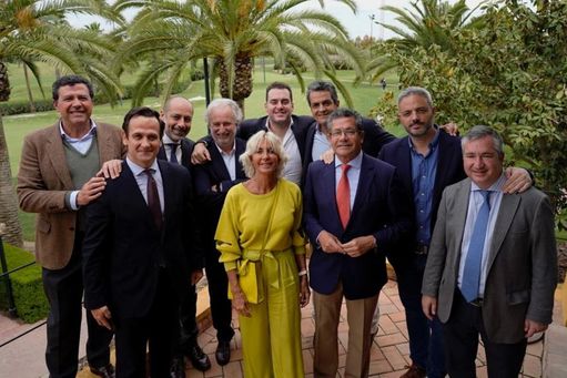 El Real Club Sevilla Golf celebra su 30 aniversario con un encuentro con periodistas de Sevilla.
