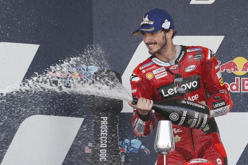 Bagnaia, Ogura y Guevara se suben por primera vez al podio Bagnaia, Ogura y Guevara se suben por primera vez al podio