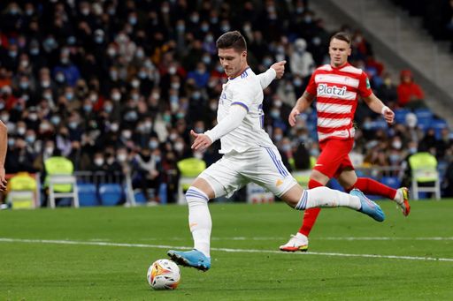 Alaba, prácticamente descartado; Jovic entrena con el grupo Alaba, prácticamente descartado; Jovic entrena con el grupo