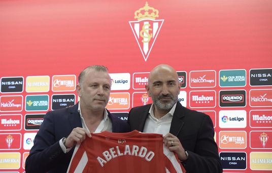 El Sporting presenta a Abelardo Fernández como nuevo entrenador