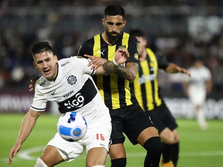 1-0. Olimpia vence a Peñarol y revive sus esperanzas en la Libertadores 1-0. Olimpia vence a Peñarol y revive sus esperanzas en la Libertadores