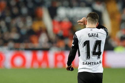 El Valencia recurrirá la posible sanción de 4 partidos a Gayà por criticar a los árbitros