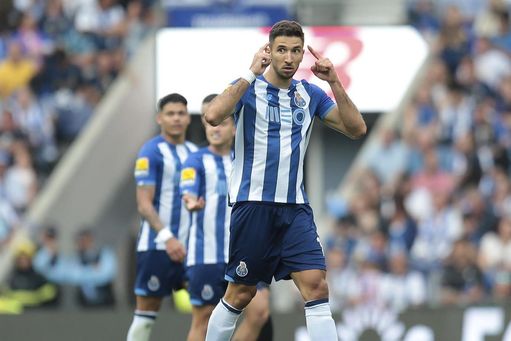 El campeón Oporto cierra su Liga con una victoria ante el Estoril y récord El campeón Oporto cierra su Liga con una victoria ante el Estoril y récord