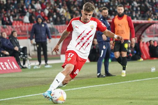 El Sevilla, a la espera del ascenso del Almería, para cerrar su primera venta del mercado El Sevilla, a la espera del ascenso del Almería, para cerrar su primera venta del mercado