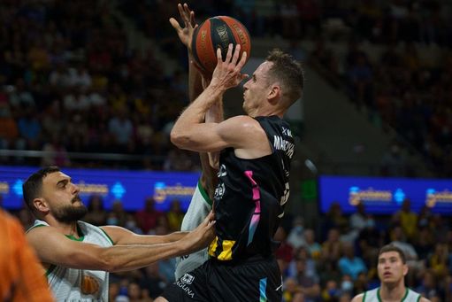 103-76: El Tenerife, con un gran Wiltjer, fuerza el tercer partido 103-76: El Tenerife, con un gran Wiltjer, fuerza el tercer partido