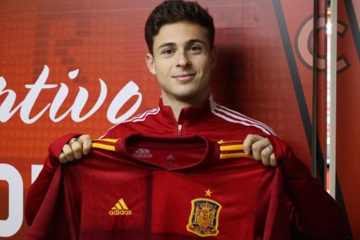 Rodrigo Riquelme, con la camiseta de España.
